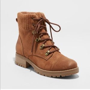 Universal Threads boots